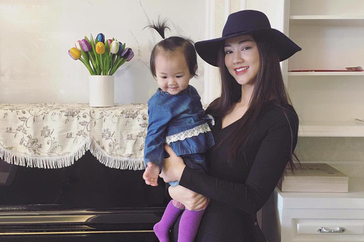Maya và con gái hơn 1 tuổi có nhiều khoảnh khắc hạnh phúc bên nhau.