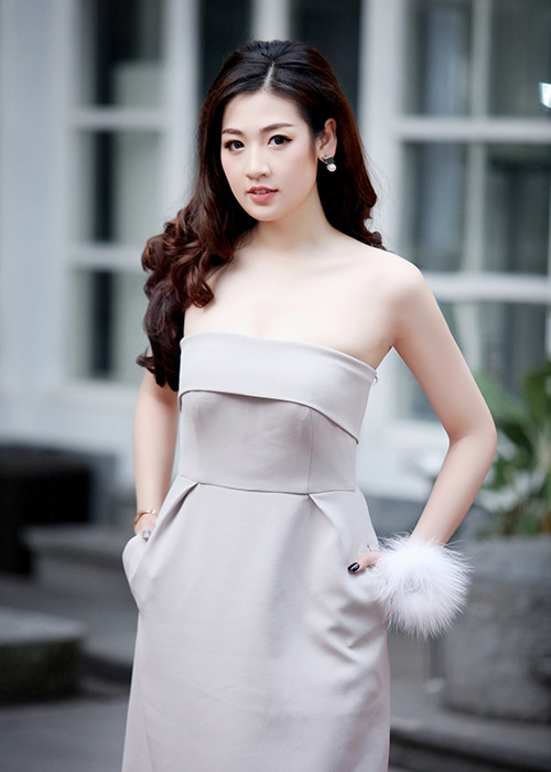 Kể từ khi giành danh hiệu Á hậu 1 cuộc thi Hoa hậu Việt Nam 2012 đến nay, Tú Anh vẫn duy trì độ hot trong showbiz.