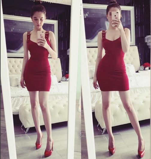 Những tưởng chuyện tình lâu năm đẹp như mơ sẽ đi đến một cái kết đẹp viên mãn hạnh phúc, nhưng không người mẫu Ngọc Trinh lại khiến cả dư luận xôn xao ngỡ ngàng khi lấp lửng hé lộ về những khúc mắc, nỗi buồn khi yêu. Trong khi mọi người vẫn "bán tín bán nghi" thì chia sẻ ẩn ý đầy trách móc của chị gái với bạn trai "nữ hoàng nội y" vì phản bội lại càng cho thấy nghi vấn tan vỡ tình yêu là có cơ sở.