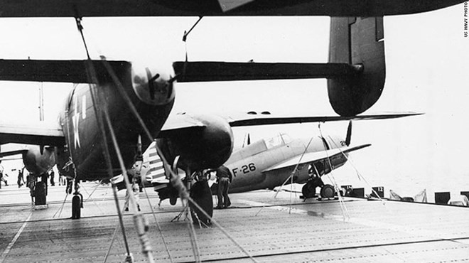 Ngày 18/4/1942, chiếc B-25 Michell do Doolittle và đồng đội Cole lái đã cất cánh từ tàu USS Hornet bay tới ném bom Tokyo, Nhật Bản, vượt khoảng cách 650 hải lý.