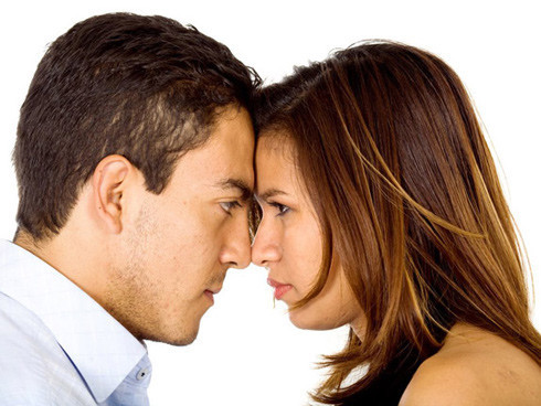 Chính vì thế dù đã là người một nhà nhưng chồng/vợ có khuyên nhủ gì đi chăng nữa, cá nhân tuổi Hợi vẫn bỏ ngoài tai. Điểm yếu chí mạng ấy khiến họ kinh doanh đi vào ngõ cụt, làm ăn sa sút, mâu thuẫn dồn dập. Tiền ngày một hao mà tình ngày một giảm cũng là điều dễ hiểu. (Bài viết chỉ mang tính chất tham khảo, cung cấp nội dung mang tính trắc nghiệm vui cho bạn đọc).