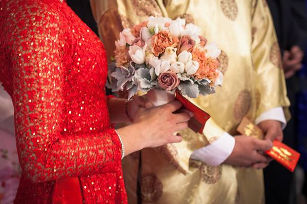 4. Xem tuổi vợ chồng - Tuổi Mão & tuổi Thìn: Người tuổi Mão rất nhanh nhẹn, năng động, họ ghét tù túng bó buộc, thích bay nhảy, làm việc mình thích với người mình yêu. Của đáng tội, “ghét của nào trời trao của ấy”, một khi kết đôi với vợ/chồng tuổi Thìn, họ sẽ vỡ mộng vô cùng.