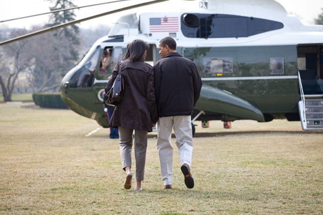 Vợ chồng Tổng thống Obama lần đầu sử dụng trực thăng Marine One để tới Trại David.