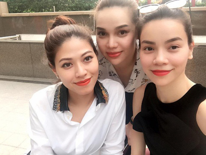 Ngọc Trinh và Hồ Ngọc Hà nhanh chóng trở thành đôi bạn thân thiết sau khi gặp gỡ.
