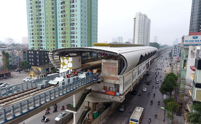 Sau 8 lần lỡ hẹn, đội vốn lên gần gấp đôi, chậm tiến độ 5 năm so với kế hoạch và dù chỉ còn 1% khối lượng công việc, tuyến đường sắt đô thị Cát Linh - Hà Đông vẫn chưa biết bao giờ mới đưa vào khai thác khiến người dân ngán ngẩm.