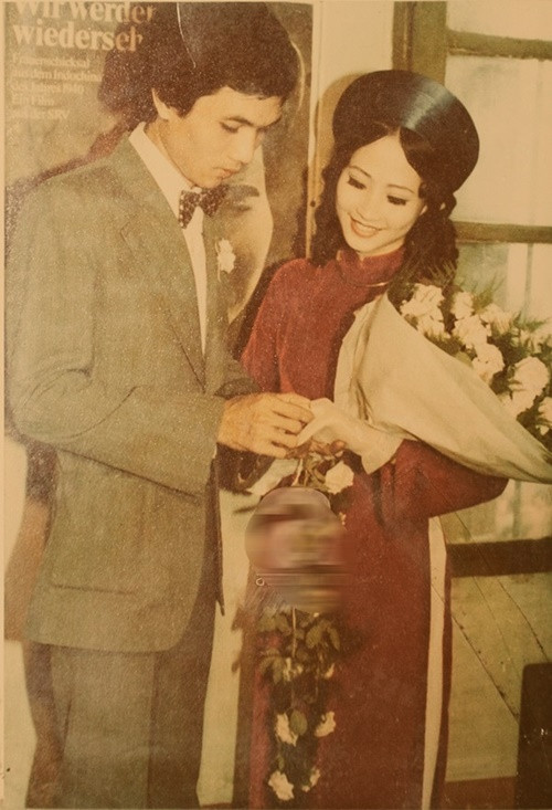 Nghệ sĩ Như Quỳnh kết hôn với nghệ sĩ nhiếp ảnh Nguyễn Hữu Bảo năm 1980. Bà chia sẻ trên Vietnamnet về mối tình với chồng: “Chị gái tôi lấy anh trai của anh, chúng tôi biết nhau khi tôi đã có người yêu. Sau này, chuyện tình của tôi không thành, anh luôn ở bên chăm sóc, quan tâm”. Ảnh: VTV.