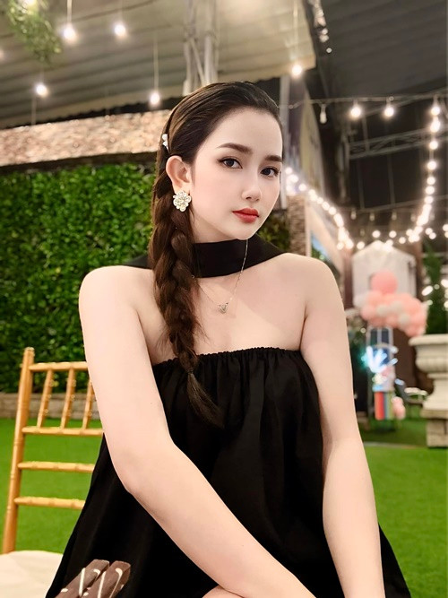 Huỳnh Như vẫn nuột nà, gợi cảm sau hai lần sinh con cho Khánh Đơn.