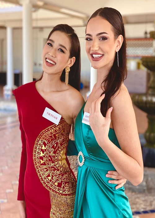 Trước câu hỏi về điều có giá trị to lớn nhất trong cuộc sống của bản thân, Đỗ Thị Hà cho biết, đó là gia đình của cô. Người đẹp tự tin nói thêm, dù cô thất bại hay thành công, gia đình vẫn luôn bên cạnh cô. Gia đình cũng là sức mạnh để Đỗ Thị Hà vượt qua mọi khó khăn.