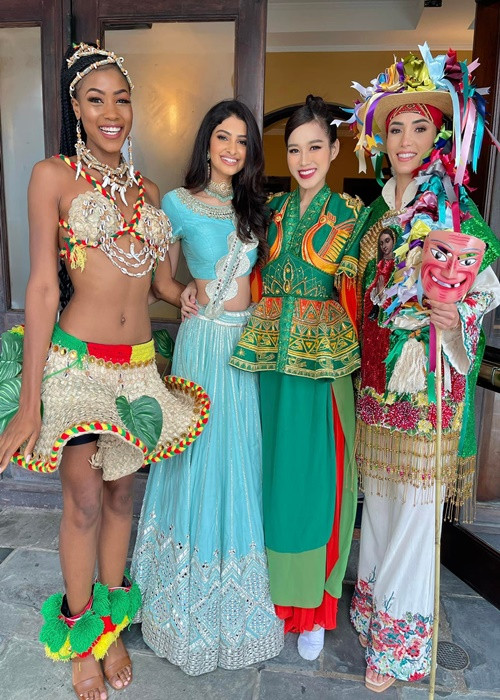 Đỗ Thị Hà diện trang phục “Nhụy Kiều Tướng Quân - Bà Triệu” cho phần thi Dance of the world.