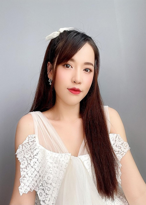 Puka từng hé lộ năm 22 tuổi, cô lần đầu biết yêu. Nửa kia của cô là một người đàn ông hơn tuổi, đẹp trai, là nghệ sĩ có tiếng tăm thời ấy. Bỗng một ngày, cô đọc được tin bạn trai sắp kết hôn ở trên mặt báo. Ảnh: FB Puka