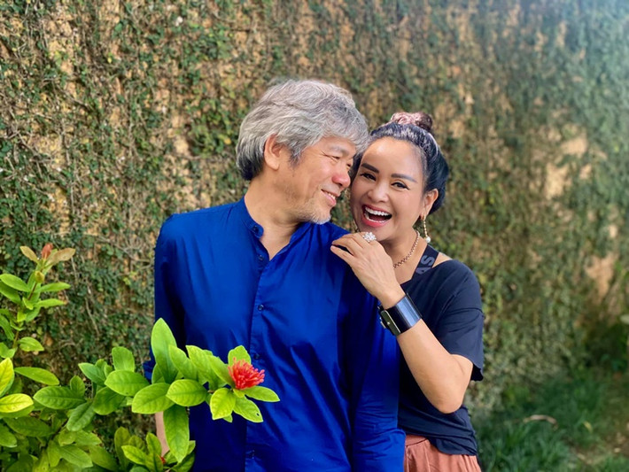 Thanh Lam và bác sĩ Tiến Hùng công khai hẹn hò vào tháng 6 năm ngoái. Từ đó đến nay, chuyện tình của cặp đôi này luôn nhận được sự ủng hộ của khán giả.
