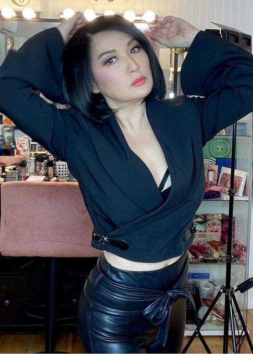 Gần đây, nữ ca sĩ hải ngoại Trizzie Phương Trinh bị sụt cân. Ngoài ra, vợ cũ Bằng Kiều còn cắt tóc ngắn.