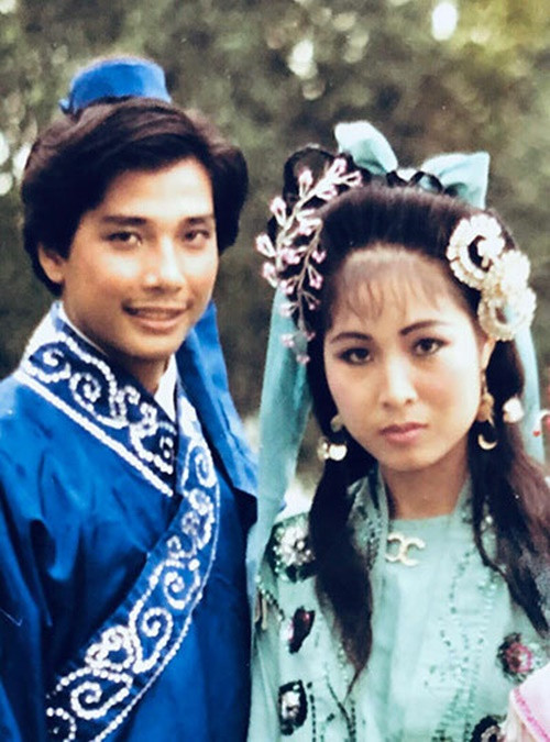 Lê Tuấn Anh là một trong những tài tử đắt giá nhất thập niên 1990. Anh có cuộc hôn nhân hạnh phúc với Hồng Vân trong 24 năm qua. Ảnh: Nhịp Sống Việt.