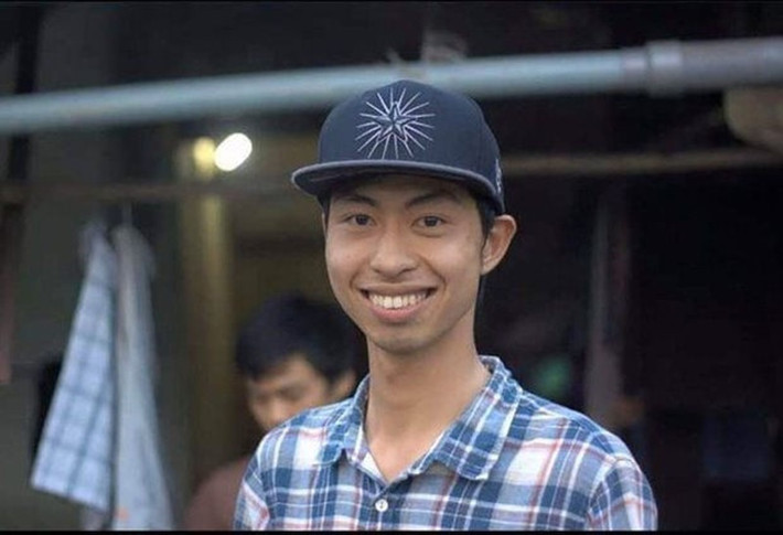 Rapper Đen Vâu từng chia sẻ trên Tổ Quốc, anh có tuổi thơ rất đẹp: "Tuổi thơ của tôi ở quê nên được hòa mình vào thiên nhiên, khám phá những khu vườn trái cây rộng bạt ngàn. Đó là những hàng chôm chôm đỏ rực, là những đêm nghe sầu riêng rơi sau nhà. Tôi còn đi mót điều về nướng ăn, mót tiêu, mót cả vỏ đạn để đổi lấy kem ăn. Những đêm không có điện, tôi chơi cùng bạn dưới ánh trăng sáng, chơi các trò dân gian....". Ảnh: Đại Đoàn Kết.
