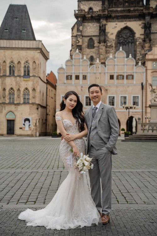Trên trang cá nhân, Nguyễn Mai Anh vừa khoe loạt ảnh cưới. Cô chia sẻ: "Nhân duyên thật kỳ lạ! Cảm ơn vì mình đã đến, tình đầu và cũng chính là tình cuối của em”.