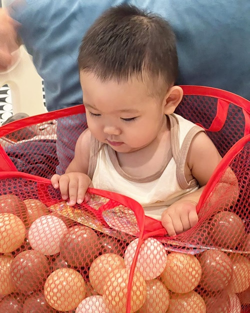 Bé Mỡ được xem là một trong những em bé hot bậc nhất Vbiz hiện tại. Ảnh: Instagram bé Mỡ.