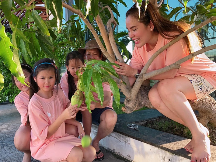 Phương Lê muốn các con tự do theo đuổi con đường mà các bé yêu thích. Tuy nhiên, quan trọng nhất cô luôn muốn các con mình phải tự lập, tự chủ tài chính.