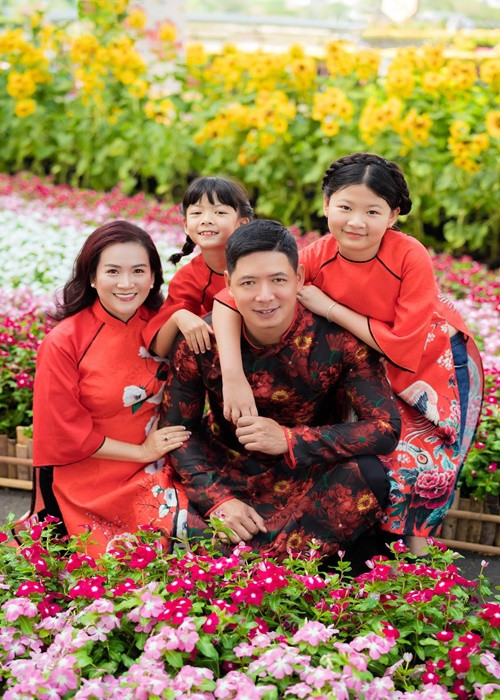 Vài năm gần đây, Bình Minh lựa chọn cuộc sống rời xa showbiz Việt để tránh thị phi. Nam diễn viên cùng bà xã dành nhiều thời gian đưa hai con gái đi chơi và trải nghiệm. Ảnh: FB Bình Minh