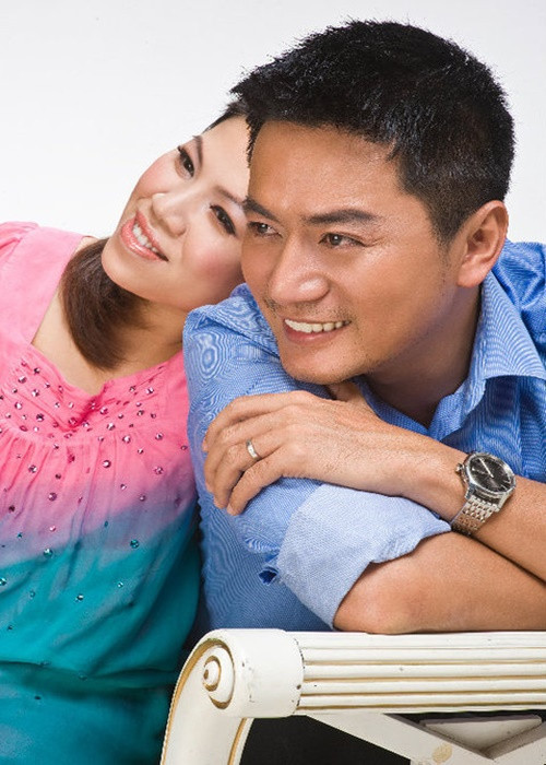 Cách đây 2 năm, rộ tin đồn Trương Minh Cường ly hôn. Tuy nhiên, nam diễn viên phủ nhận. “Cả hai vợ chồng vẫn đang sống hạnh phúc và giấy tờ đăng ký kết hôn vẫn còn nguyên vẹn", Trương Minh Cường chia sẻ trên Vietnamnet. Ảnh: FB Trương Minh Cường