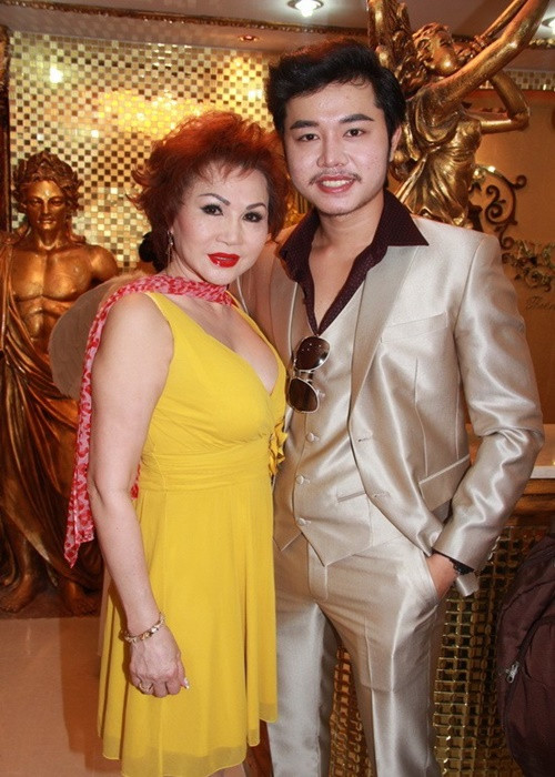 Vũ Hoàng Việt và Yvonne Thúy Hoàng có vô số khoảnh khắc lãng mạn. Tuy nhiên, nam diễn viên từng bẽ bàng khi bị người tình từ chối lời cầu hôn với lý do muốn hai người mãi mãi chỉ là tình nhân. Ảnh: Tiền Phong