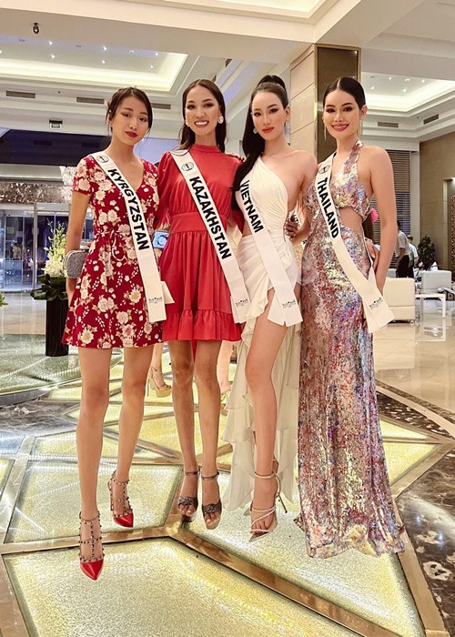 Theo Zing, đại diện Việt Nam sẽ nhờ sự trợ giúp từ bạn cùng phòng cũng như các thí sinh khác về trang phục. Ảnh: FB Ái Nhi