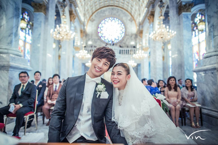 Bie và Gubgib đã tổ chức hôn lễ tại một nhà thờ vào ngày 23/1/2016 bởi vì Gubgib theo đạo Công giáo. (Ảnh: Edidol)