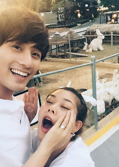 Bà bầu Gubgib nhí nhảnh bên chồng trong một chuyến đi chơi. (Ảnh: Instagram)