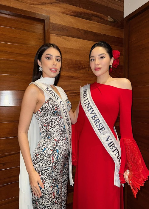 Cô nhanh chóng làm quen với các thí sinh khác. Ảnh: Fanpage Miss Universe.