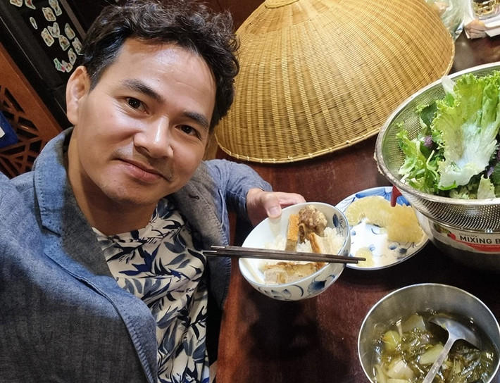 Dù nổi tiếng, giàu có, NSND Xuân Bắc vẫn thích ăn uống đạm bạc.