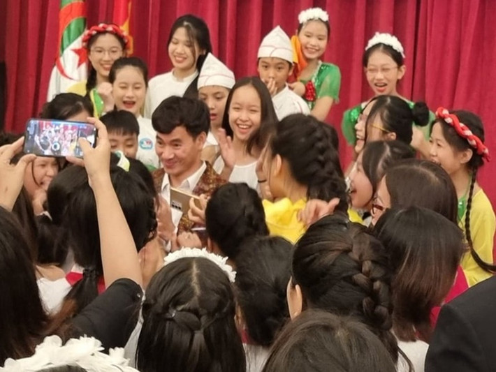 Nam diễn viên hài luôn thân thiện ở đời thường.