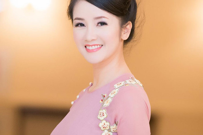Hồng Nhung là một trong những diva của làng nhạc Việt. Cô từng kết hôn trong âm thầm với một chuyên gia.