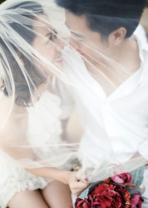 Vợ chồng Dương Thùy Linh bằng tuổi, quen nhau khi chơi chung một nhóm bạn cùng đi du học về.