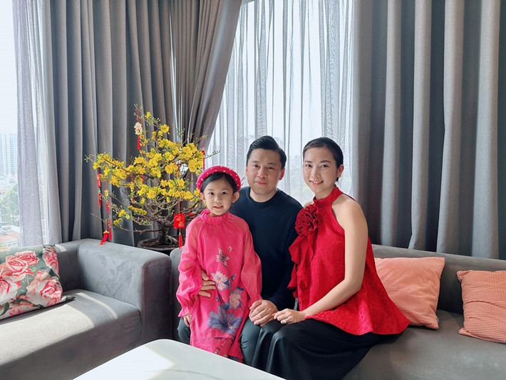 Có hậu phương vững chắc, Lam Trường ngày càng thăng hoa trong sự nghiệp. Mới đây, nam ca sĩ ra MV Vì sao sáng.