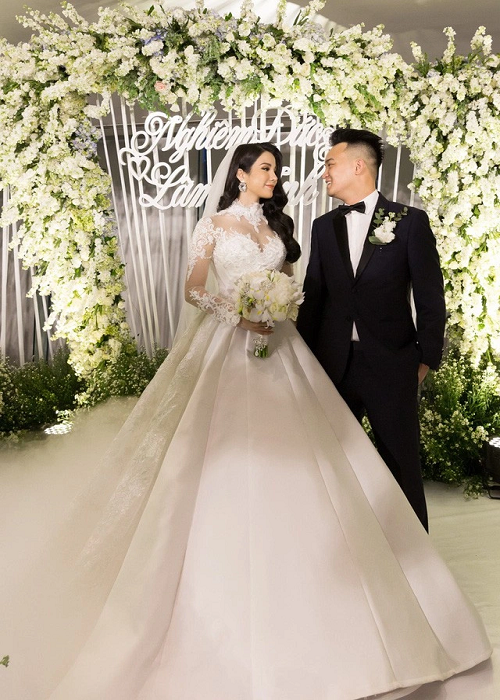 Tháng 5/2018, Diệp Lâm Anh có đám cưới tiền tỷ. Theo Dân Trí, Đức Phạm đã chi hơn 1 tỷ đồng để mua hoa tươi trang trí tiệc cưới. Ảnh: Dân Trí.