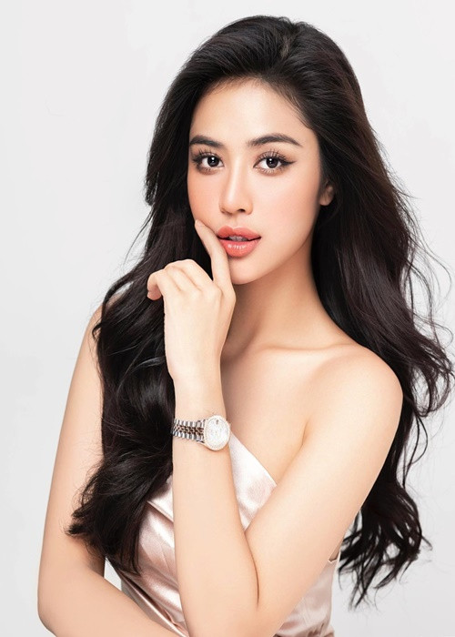 "Những bình luận tố tôi đánh bạn học đều là nick ảo nên tôi không quan tâm. Một số người bạn khác cũng đã vào bình luận đính chính để bảo vệ tôi. Đôi khi tôi nói ra sự thật thì chắc chắn một số người không thích", chân dài chia sẻ. Ảnh: Instagram.