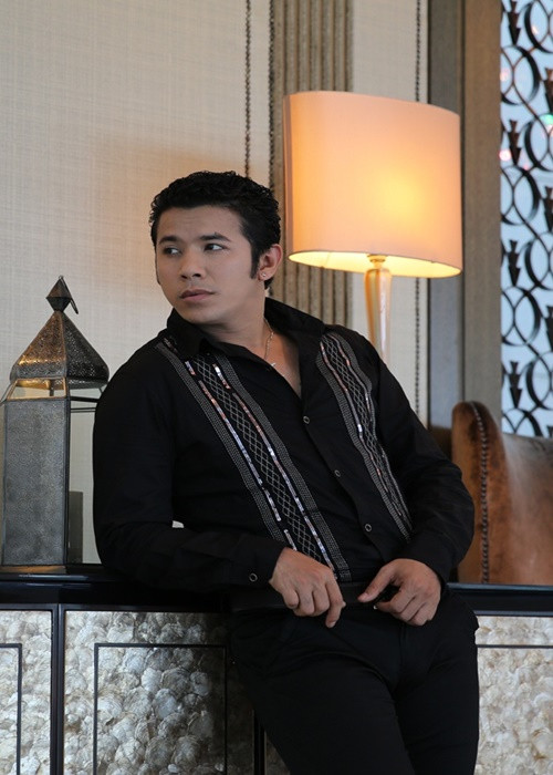 Kasim Hoàng Vũ có đôi lần chia sẻ về chuyện tình cảm. Trong cuộc phỏng vấn với Zing năm 2013, anh tiết lộ bạn gái ở Mỹ, không hoạt động trong showbiz. “Chúng tôi quen nhau đã hơn 8 năm, cô ấy nhỏ hơn tôi 2 tuổi”, Kasim Hoàng Vũ chia sẻ thêm. Ảnh: Zing.