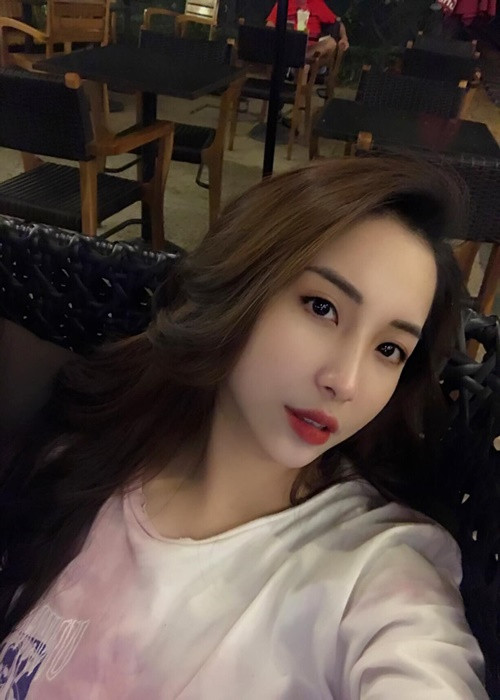Thùy Linh có nhan sắc xinh đẹp không thua kém hot girl.