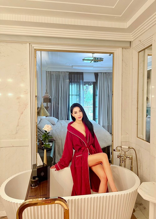 Chân dài sinh năm 1989 tập trung kinh doanh trong vài năm trở lại đây. Ảnh: FBNV.