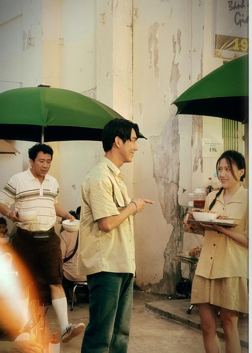 Uyển Ân chia sẻ, trên trường quay Nhà bà Nữ, cô cảm giác như Trấn Thành không còn coi cô là em gái nữa. “Anh ấy rất nghiêm khắc”, Uyển Ân nói. Ảnh: FBNV
