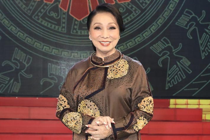 Nghệ sĩ Bạch Tuyết tỏa sáng khi về Đoàn Thống Nhất diễn với danh ca Út Trà Ôn. Về Đoàn Dạ Lý Hương, nghệ sĩ Bạch Tuyết nhận Huy chương vàng Diễn viên xuất sắc giải Thanh Tâm năm 1965 với vai diễn trong vở Nỗi buồn con gái (tức Tần Nương Thất). Ảnh: Tổ Quốc.