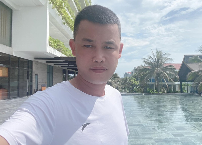 Hiệp Gà từng được một số mẹ đơn thân ngỏ ý nhưng anh từ chối. “Tôi còn hay nói vui là: Nhìn tôi thế thôi chứ là bố đơn thân không dễ dãi đâu”, anh cho hay. Ảnh: FBNV.