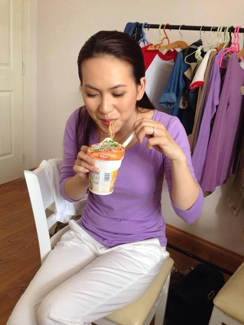 Bố mẹ Phương Anh Đào không đủ sức nuôi hai con nên Phương Anh Đào về Cà Mau ở với bà ngoại, còn em trai cô sống cùng bố mẹ ở Bạc Liêu. Sau này, khi bà ngoại mất, Phương Anh Đào về sống cùng bố mẹ.