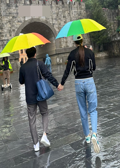 Có hai con chung, kết hôn được 5 năm, vợ chồng Cường Đô la vẫn ngọt ngào như ngày mới yêu.