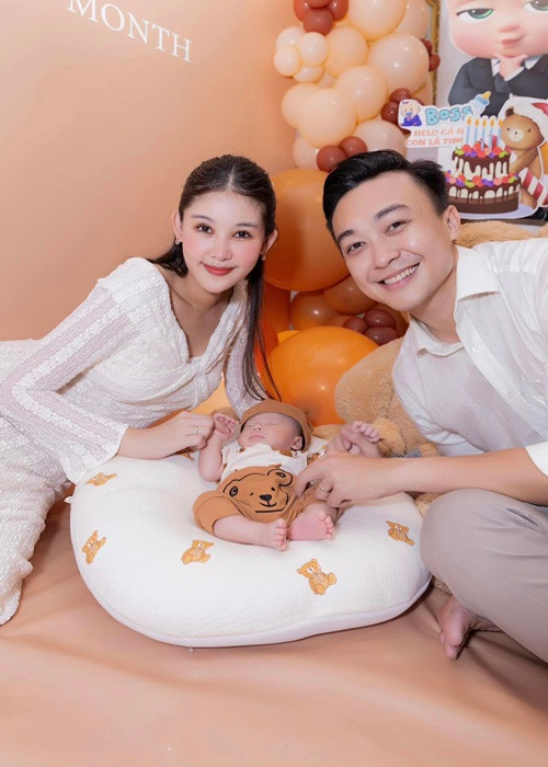 Ngân Anh rạng rỡ, xinh đẹp sau 1 tháng sinh nở.
