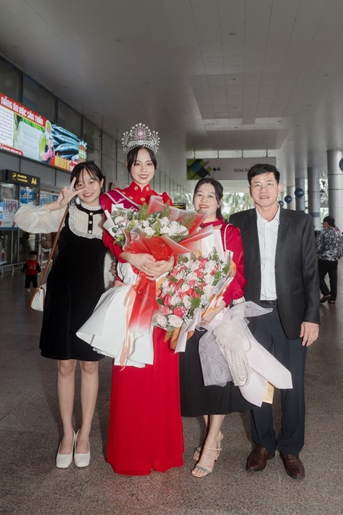 Ngoài ra, Thanh Thủy còn muốn đỡ đần bố mẹ việc chăm lo em gái học hành. Ảnh: Người Đưa Tin.