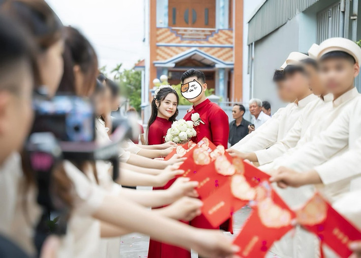 Thái Trinh cho biết, cô và bạn đời trải qua rất nhiều thử thách, khó khăn trong quãng thời gian hẹn hò.