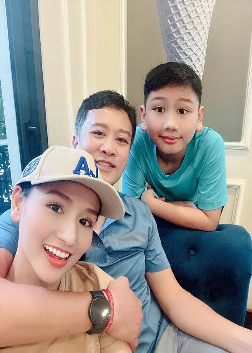 Lã Thanh Huyền và chồng mua căn biệt thự với giá 2 triệu USD (khoảng 48 tỷ đồng) và mất gần 2 năm sửa chữa với chi phí khoảng 10 tỷ đồng.