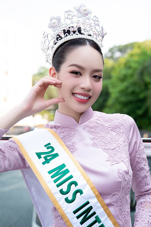 Chuyến diễu hành đi qua nhiều địa điểm và cung đường quan trọng của thành phố như đường Nguyễn Văn Trỗi, Nam Kỳ Khởi Nghĩa, Dinh Độc Lập, đường Đồng Khởi, nhà hát Thành Phố, phố đi bộ Nguyễn Huệ…