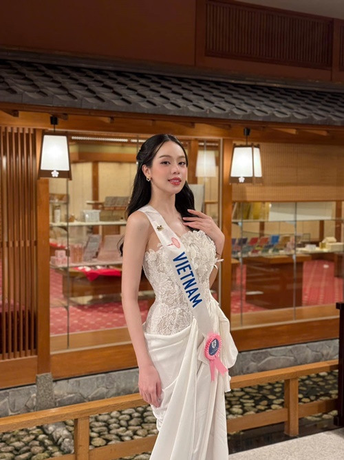 Đại diện Việt Nam luôn xuất hiện chỉn chu, thân thiện, hòa đồng. Ảnh: FB Thanh Thủy.