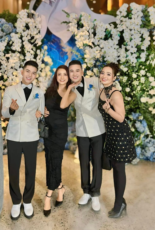 Lê Bê La và Hoài An mặc gợi cảm đến chúc mừng Hà Trí Quang. Ảnh: FB Lê Bê La.